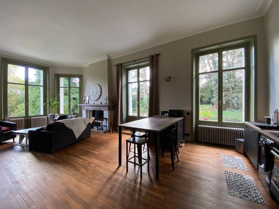 Le Chateau De John Miles Au Bord De L'eau Holiday home *