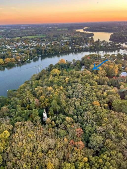 Le Chateau De John Miles Au Bord De L'eau Suce-sur-Erdre