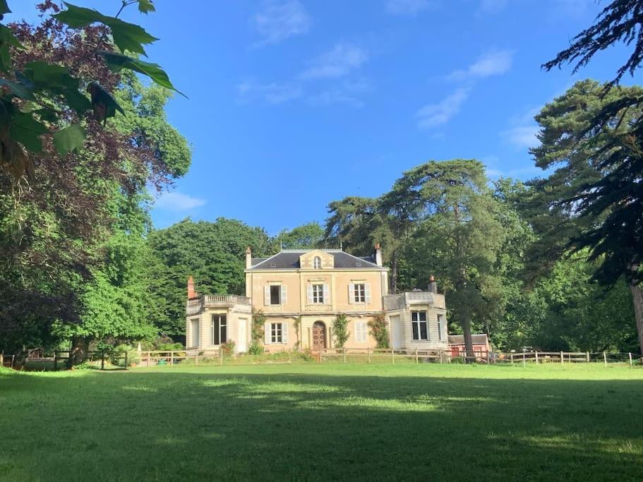 Le Chateau De John Miles Au Bord De L'eau Sucé-sur-Erdre